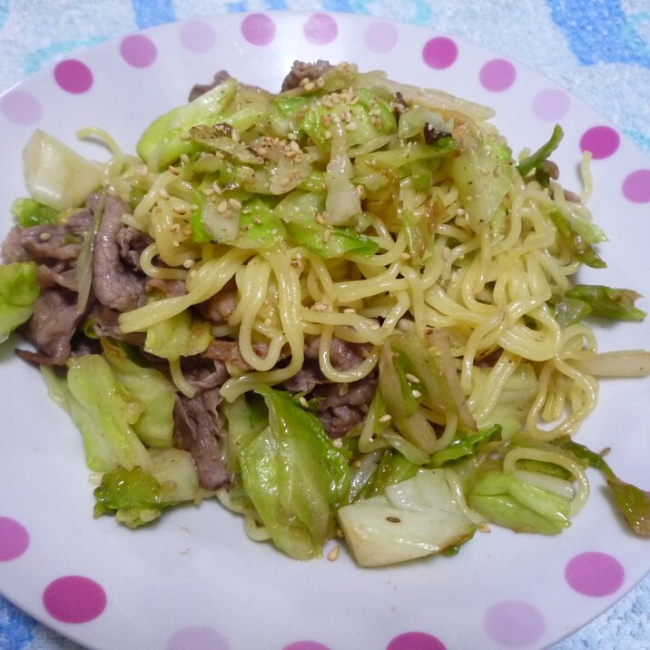 麺を味わう塩焼きそば